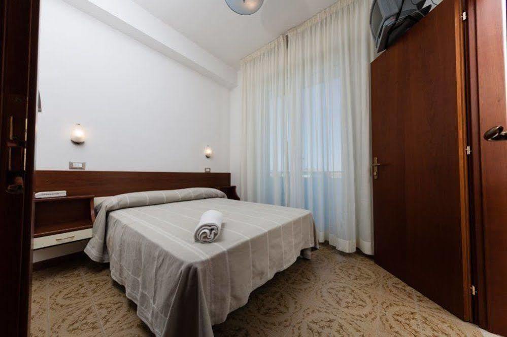 Hotel Sayonara Senigallia Exterior photo